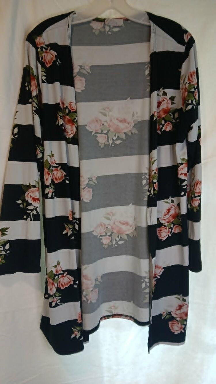 Betsy's Boutique Block Striped Floral Cover Up Sz. xl